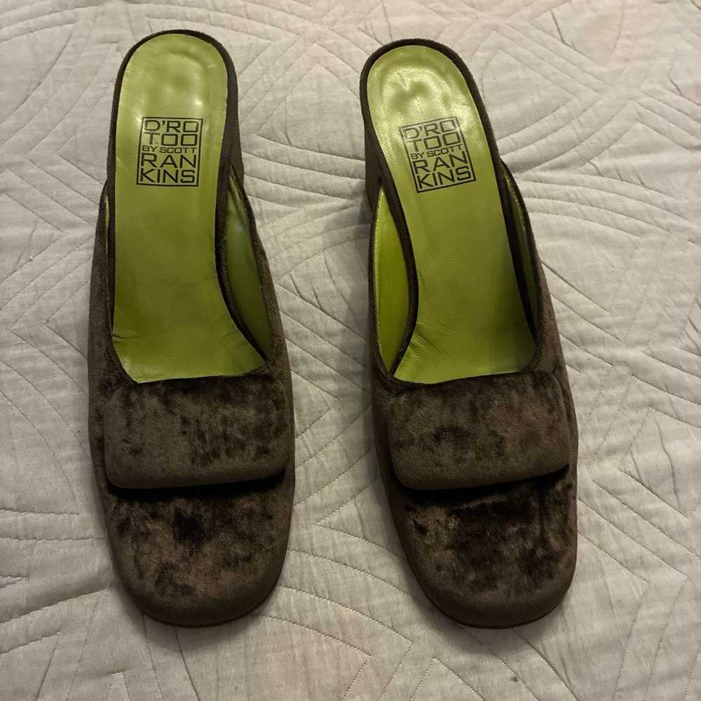 D’RO TOO BY SCOTT RANKINS Brown Velvet Mules